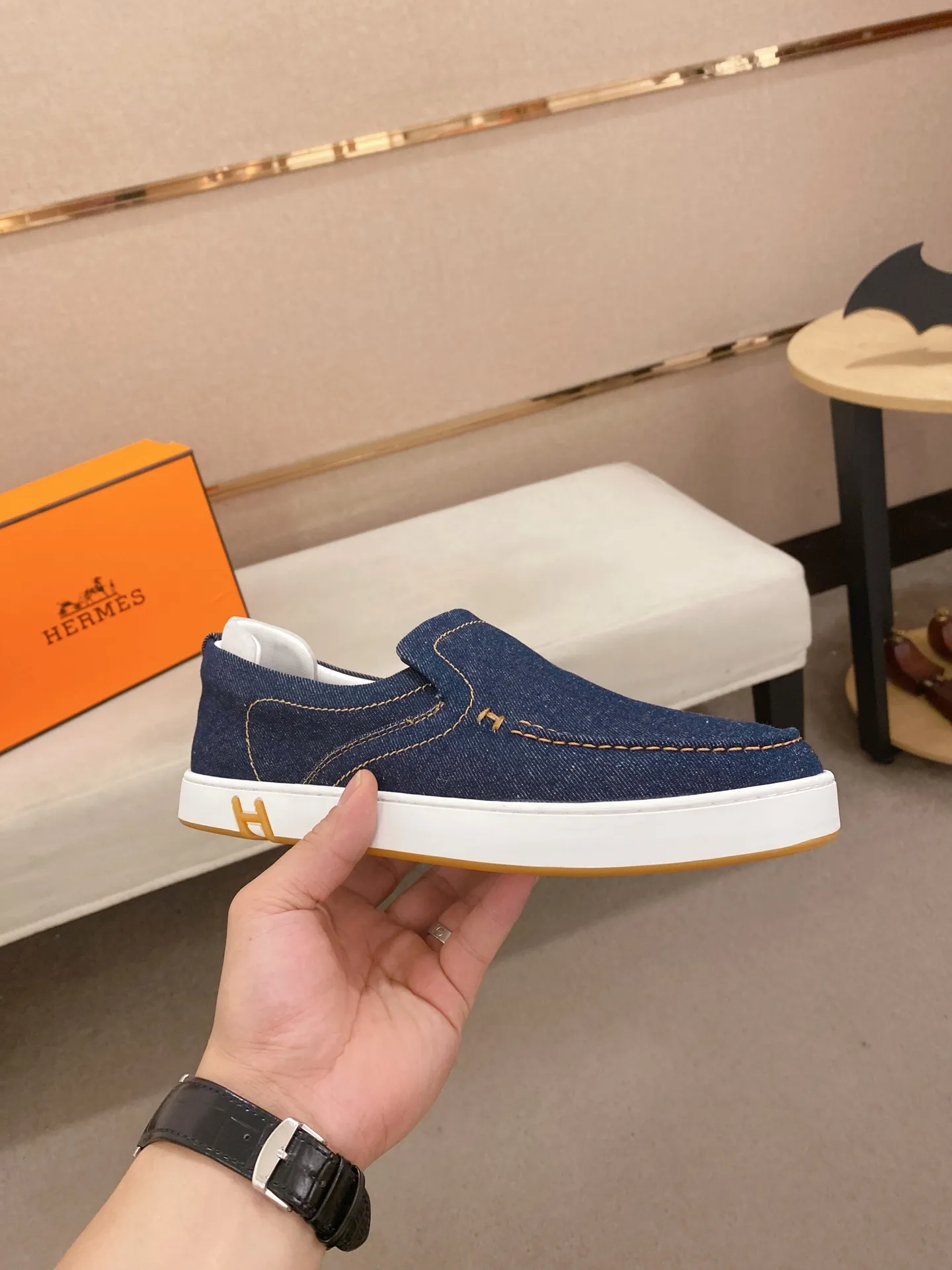 Men's clothing and shoes💰: 442💰《HERMES》【Classic original single version】Hermès; top 🔝purchase agent🔍🔍men's latest 🇺🇸 counter sales simultaneously, imported from Italy original ▲▲cowhide ▲▲ (high-end, nobility, class) ) Exquisite workmanship (Italian 🇮🇹 imported water-dyed 🐂 cowhide lining) sole: original sole provided by the original factory, ⚠️exclusive double-layer activity·TPR·rubber·combined molded outsole; super comfortable·wear-resistant·non-slip·environmental protection The real thing is more beautiful if you take the real thing (high quality, follow the order). You can enter and exit the counter at will * Number of yards: 38-44 (45 can be customized and cannot be returned or exchanged)